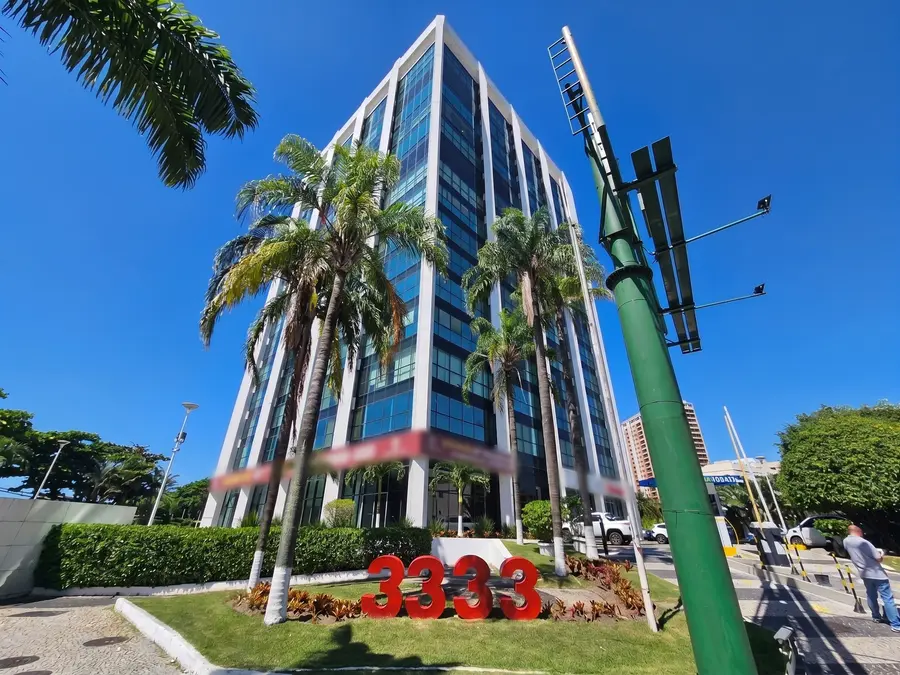 Fachada do Edifício Blue Chip, na Av. das Américas, 3333, Barra da Tijuca — onde fica o consultório da Dra. Vanessa Silveira